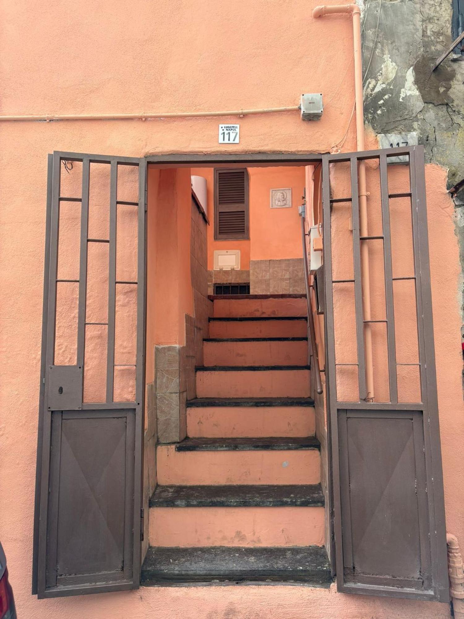 A Luggtell * Naples